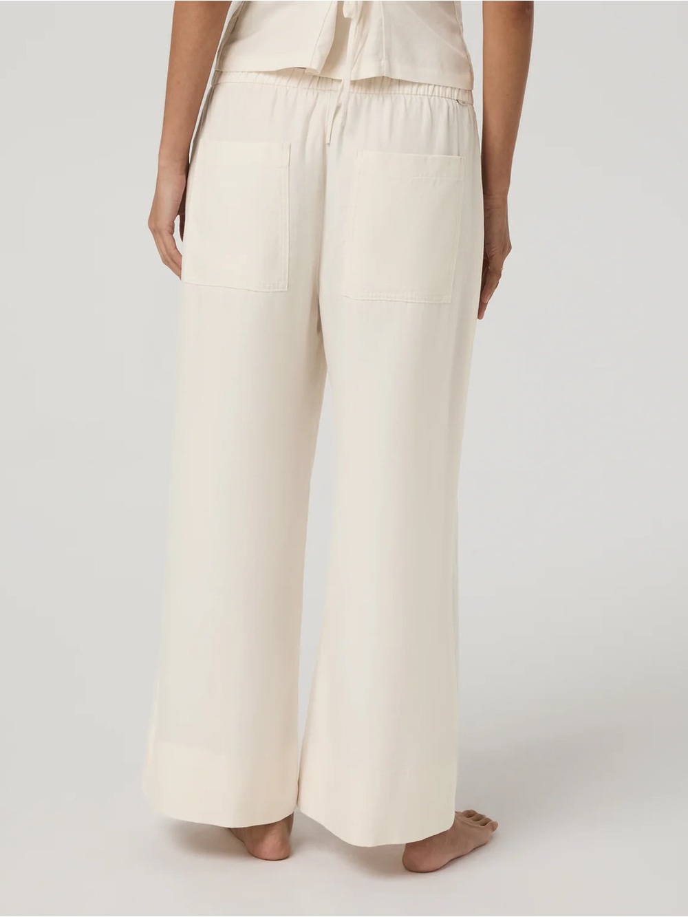 NEW Vuori Trestles Twill Crop Wideleg Pant in Natural - Picture 3 of 8